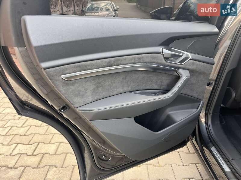 Внедорожник / Кроссовер Audi e-tron S Sportback 2020 в Луцке фото 22 Внедорожник / Кроссовер Audi e-tron S Sportback 2020 в Луцке