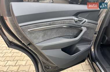 Позашляховик / Кросовер Audi e-tron S Sportback 2020 в  фото 22 Позашляховик / Кросовер Audi e-tron S Sportback 2020 в
