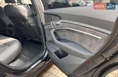 Позашляховик / Кросовер Audi e-tron S Sportback 2020 в  фото 29 Позашляховик / Кросовер Audi e-tron S Sportback 2020 в
