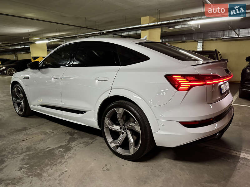 Позашляховик / Кросовер Audi e-tron S Sportback 2022 в Києві