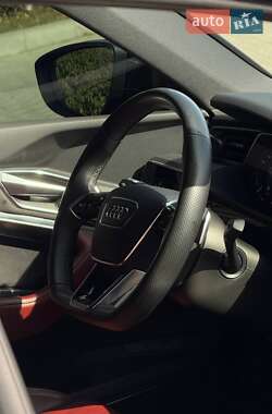 Позашляховик / Кросовер Audi e-tron S Sportback 2021 в  фото 11 Позашляховик / Кросовер Audi e-tron S Sportback 2021 в