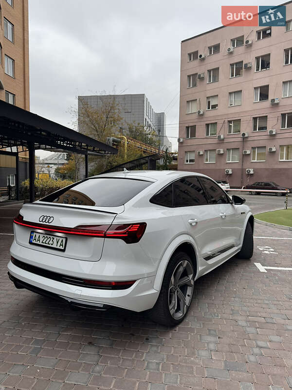 Позашляховик / Кросовер Audi e-tron S Sportback 2022 в Дніпрі