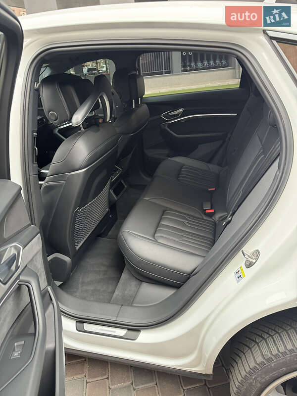 Позашляховик / Кросовер Audi e-tron S Sportback 2022 в Дніпрі