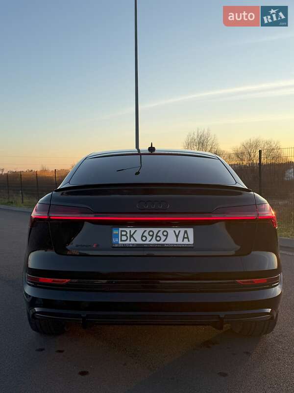 Позашляховик / Кросовер Audi e-tron S Sportback 2022 в Рівному