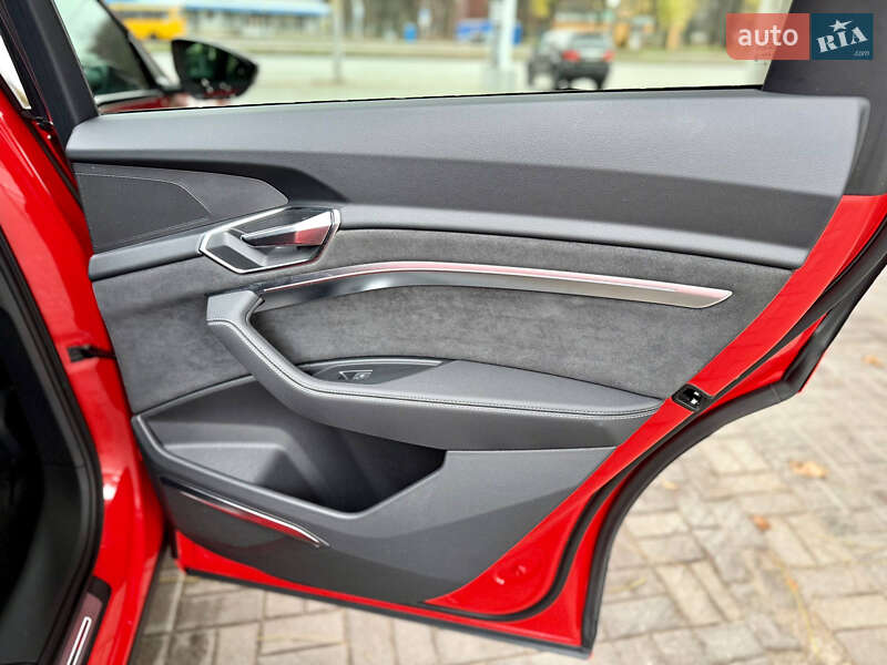 Внедорожник / Кроссовер Audi e-tron S Sportback 2022 в Днепре