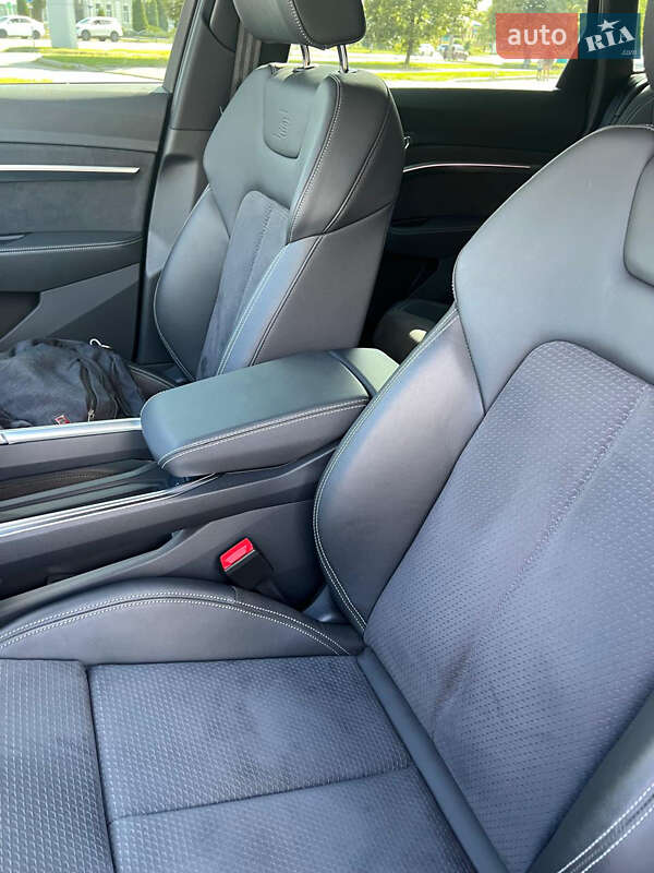 Позашляховик / Кросовер Audi e-tron S 2023 в Харкові фото 29 Позашляховик / Кросовер Audi e-tron S 2023 в Харкові