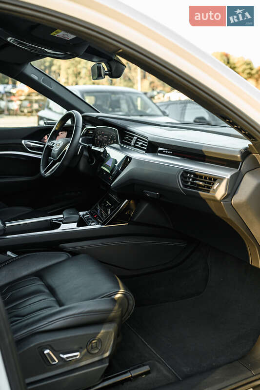 Позашляховик / Кросовер Audi e-tron S 2021 в Львові