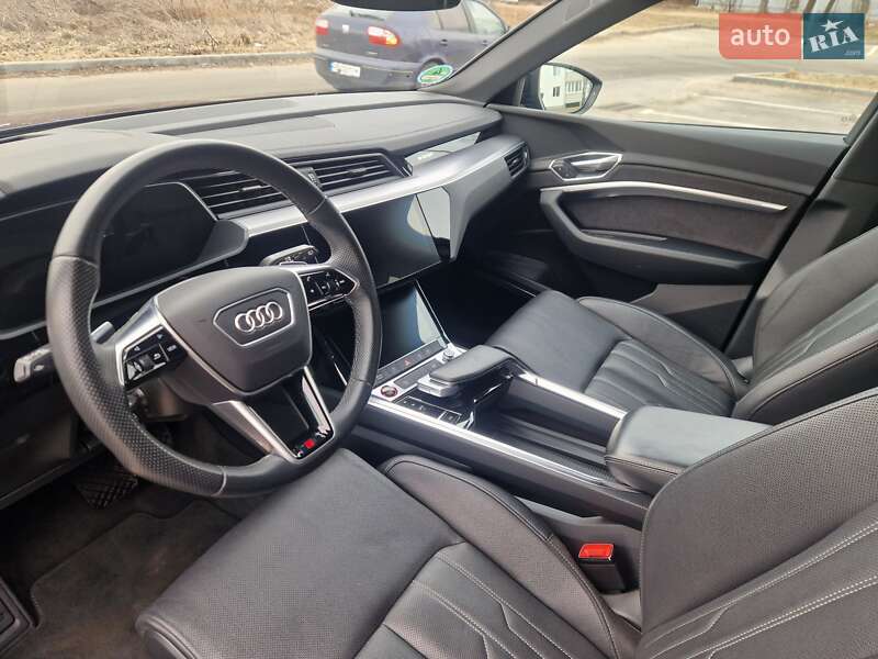 Позашляховик / Кросовер Audi e-tron S 2022 в Вінниці