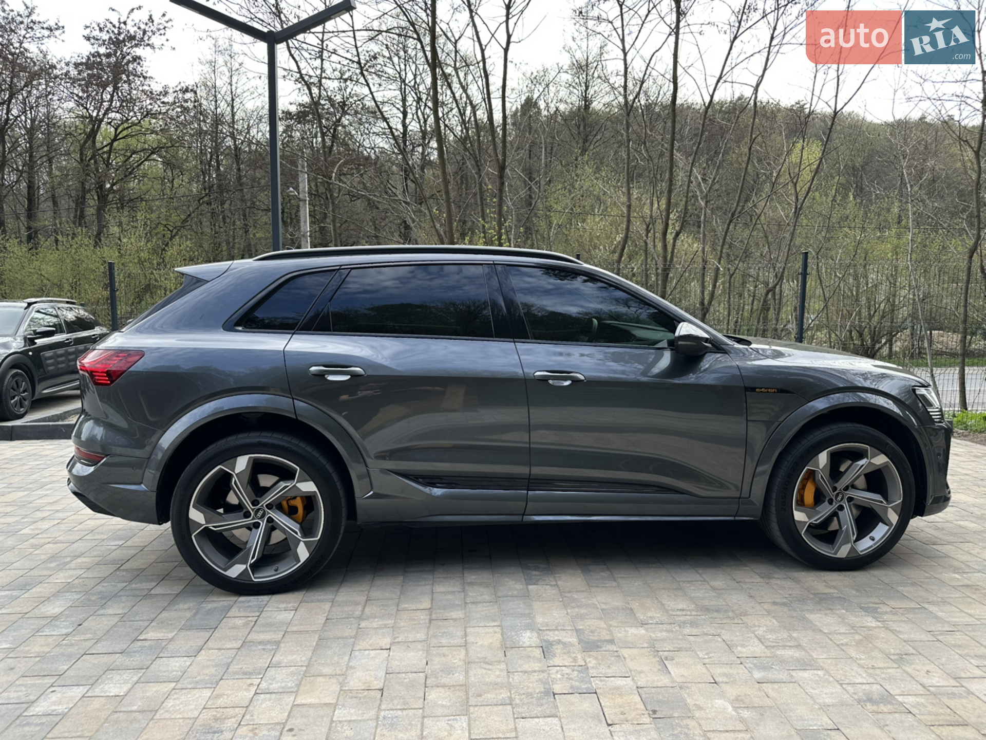 2022 Audi e-tron S - мініатюра 19