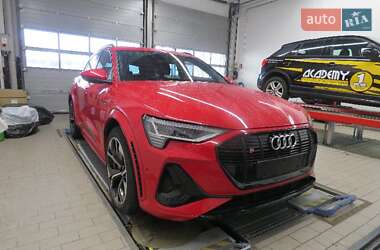 Внедорожник / Кроссовер Audi e-tron S 2021 в 