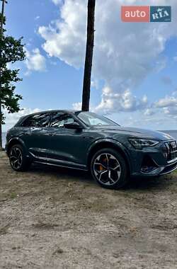 Внедорожник / Кроссовер Audi e-tron S 2021 в 
