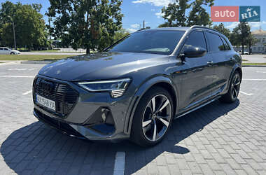Внедорожник / Кроссовер Audi e-tron S 2023 в 