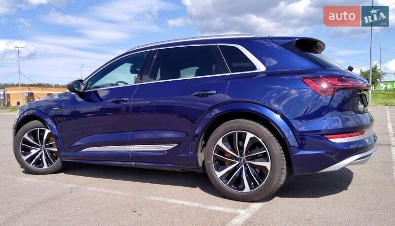 Внедорожник / Кроссовер Audi e-tron S 2022 в Киеве