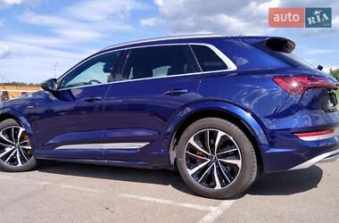 Внедорожник / Кроссовер Audi e-tron S 2022 в 