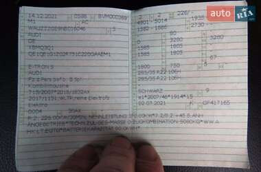 Позашляховик / Кросовер Audi e-tron S 2021 в  фото 31 Позашляховик / Кросовер Audi e-tron S 2021 в