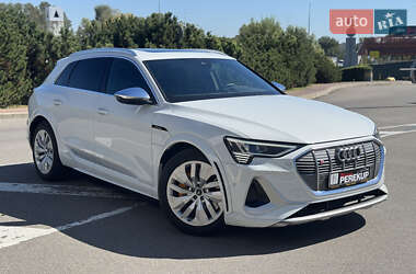 Позашляховик / Кросовер Audi e-tron S 2022 в 