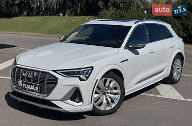 Позашляховик / Кросовер Audi e-tron S 2022 в 