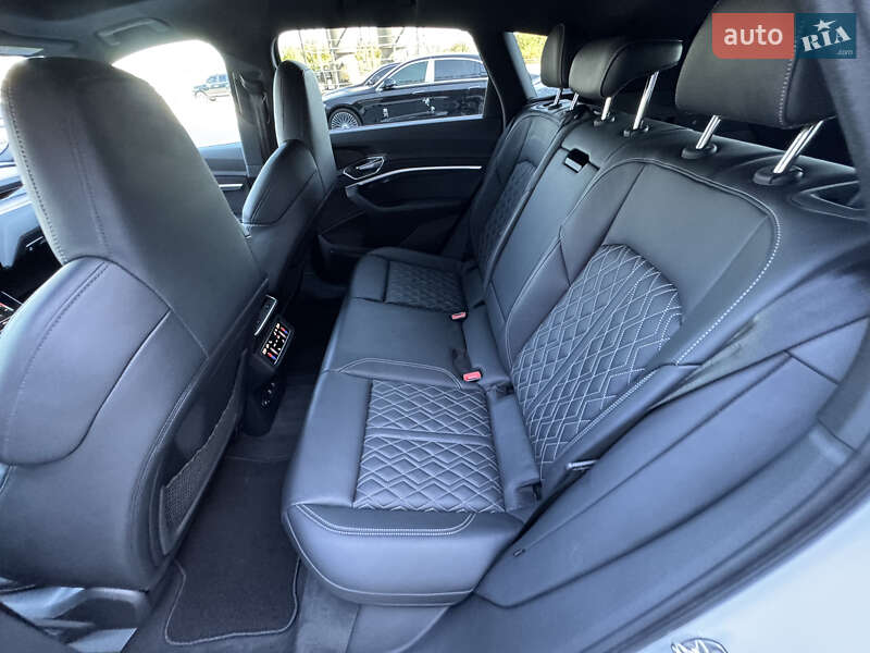 Позашляховик / Кросовер Audi e-tron S 2022 в Києві