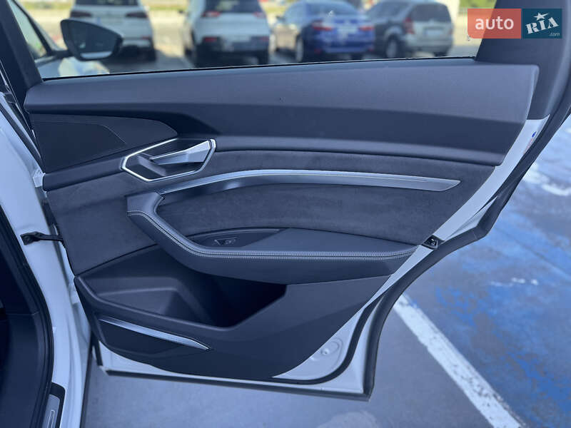 Позашляховик / Кросовер Audi e-tron S 2022 в Києві