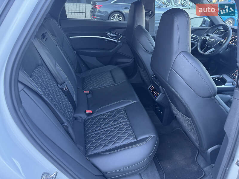 Позашляховик / Кросовер Audi e-tron S 2022 в Києві