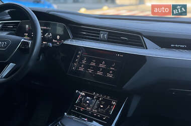 Позашляховик / Кросовер Audi e-tron S 2022 в 