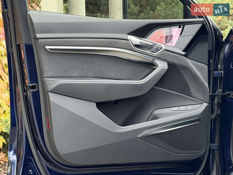 Позашляховик / Кросовер Audi e-tron S 2021 в Києві фото 41 Позашляховик / Кросовер Audi e-tron S 2021 в Києві
