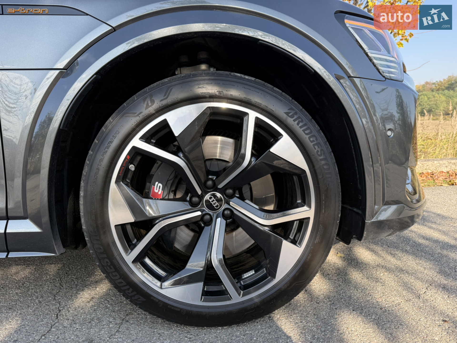 2022 Audi e-tron S - мініатюра 24