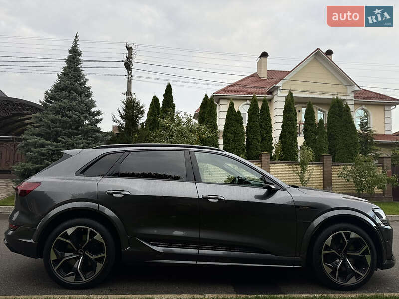 Позашляховик / Кросовер Audi e-tron S 2022 в Києві