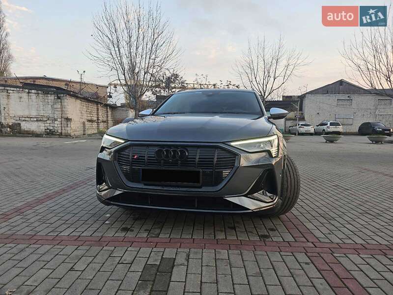 Audi e-tron S 2021