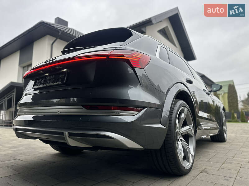 Позашляховик / Кросовер Audi e-tron S 2022 в Луцьку