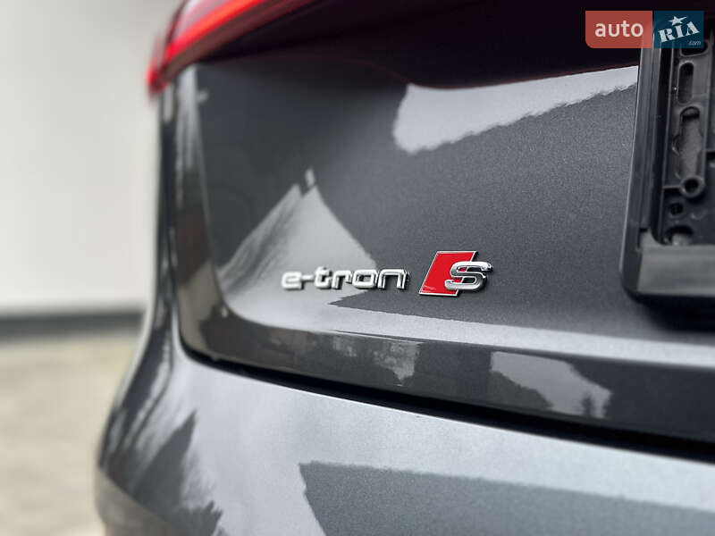 Позашляховик / Кросовер Audi e-tron S 2022 в Луцьку