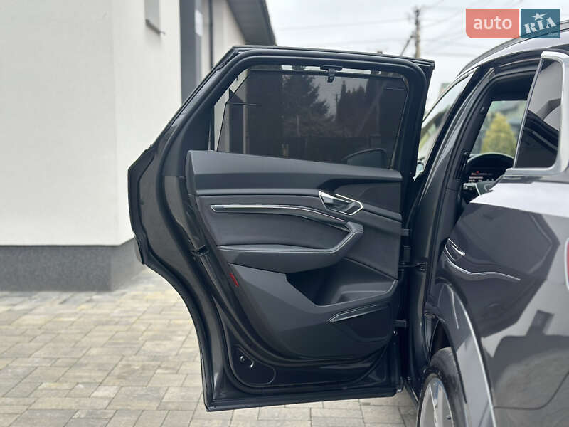 Позашляховик / Кросовер Audi e-tron S 2022 в Луцьку