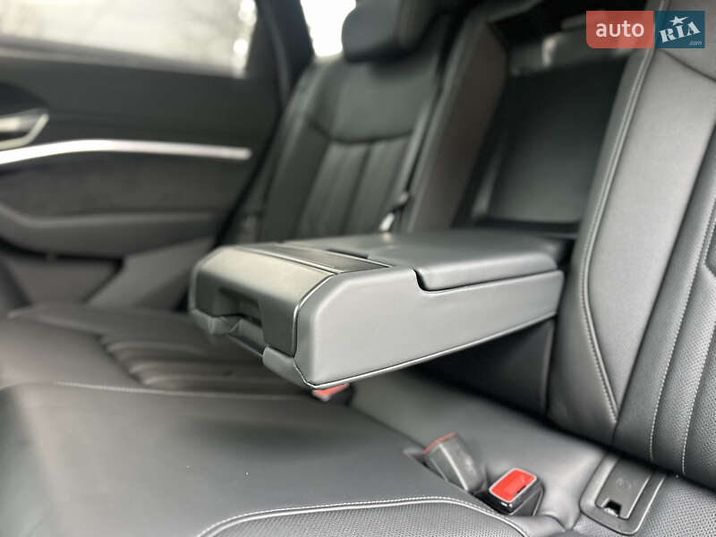 Позашляховик / Кросовер Audi e-tron S 2022 в Луцьку