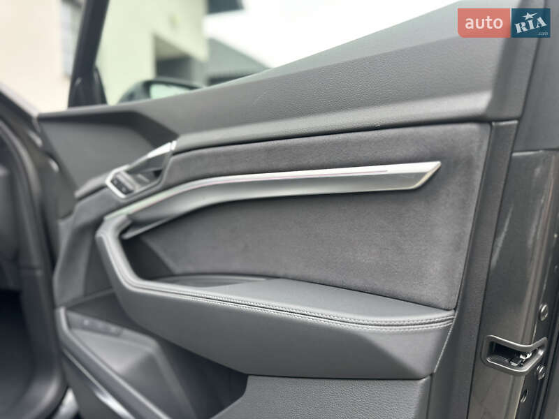 Позашляховик / Кросовер Audi e-tron S 2022 в Луцьку