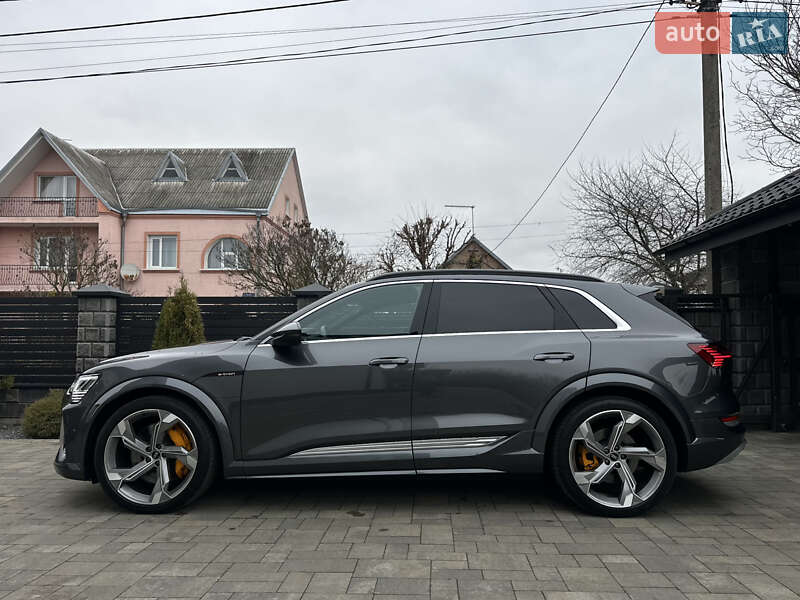 Позашляховик / Кросовер Audi e-tron S 2022 в Луцьку