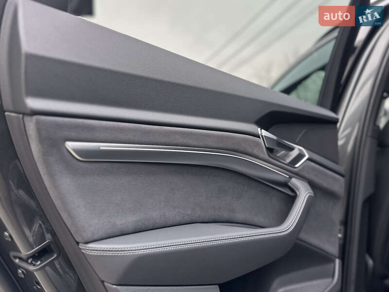 Позашляховик / Кросовер Audi e-tron S 2022 в Луцьку