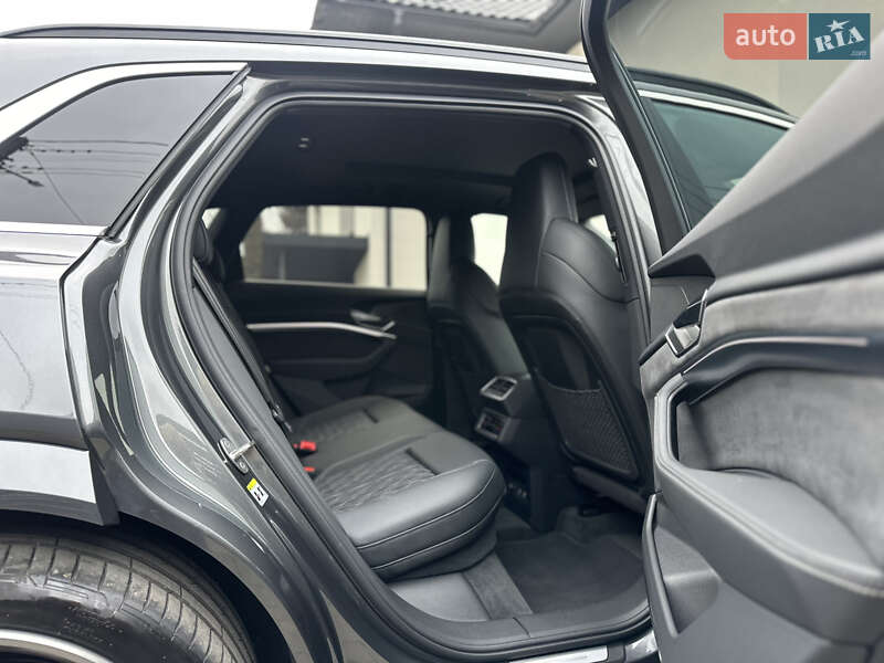 Позашляховик / Кросовер Audi e-tron S 2022 в Луцьку