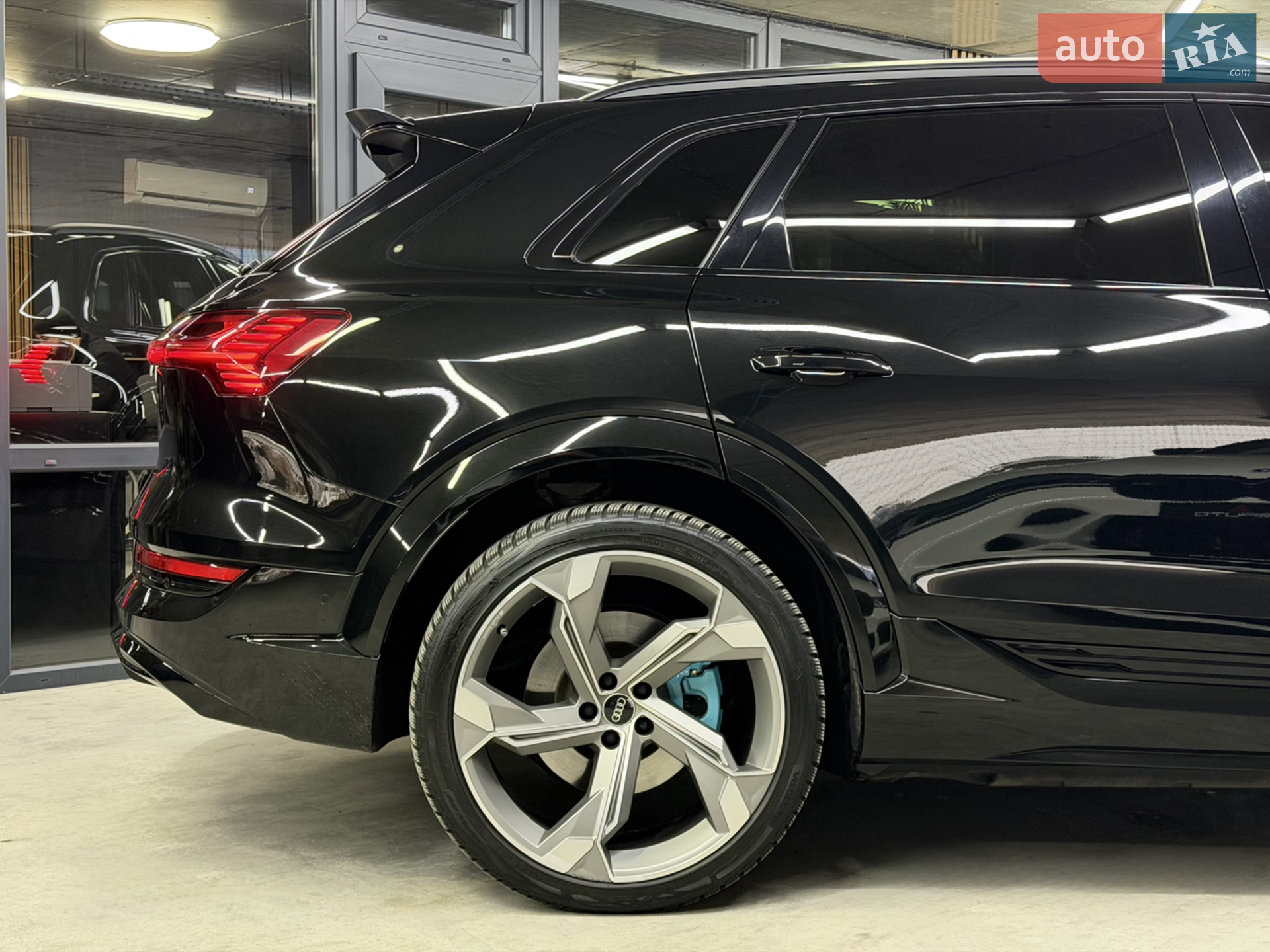 2022 Audi e-tron S - мініатюра 18