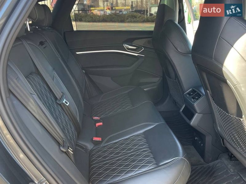 Позашляховик / Кросовер Audi e-tron S 2022 в Києві
