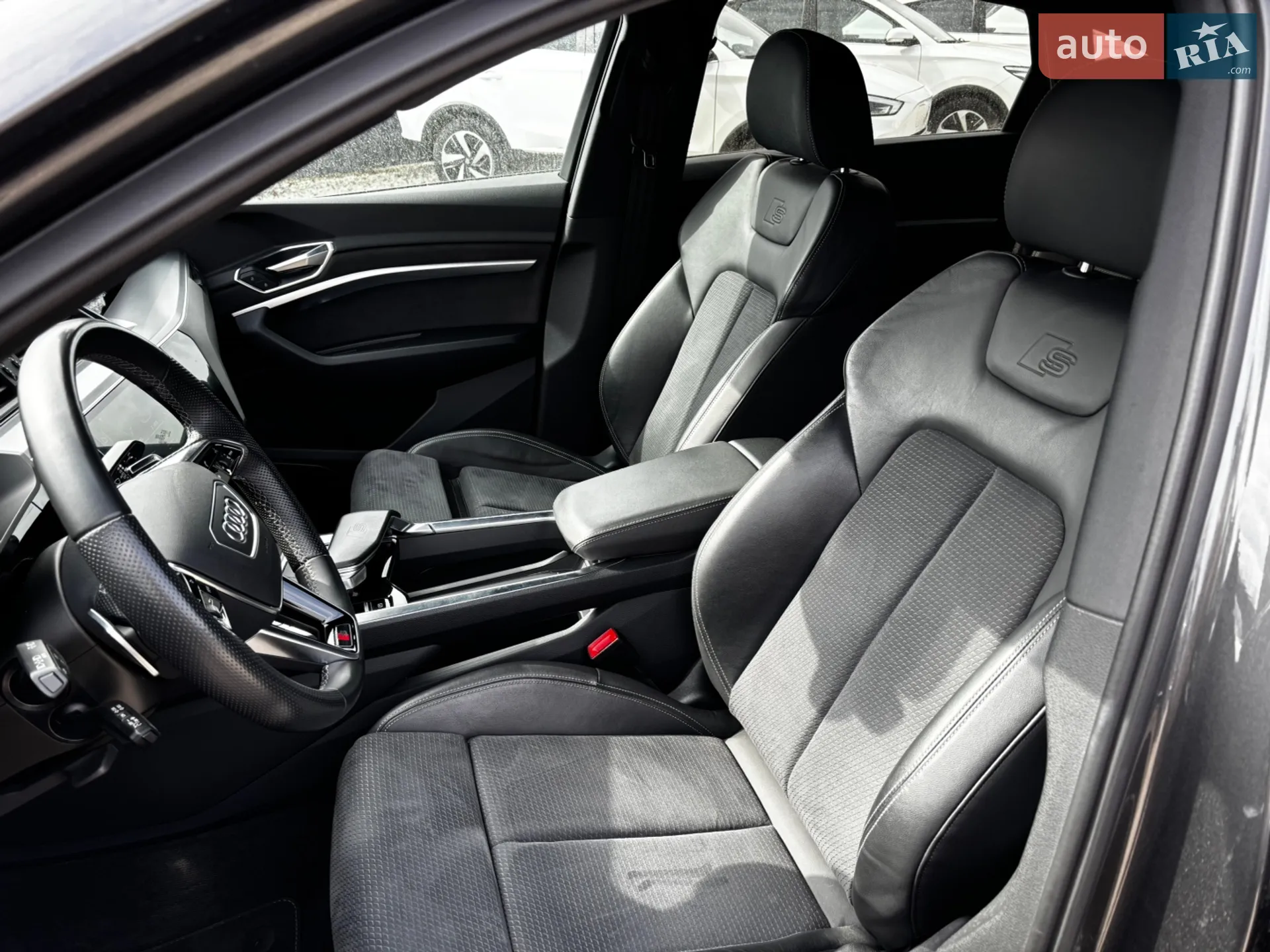 2021 Audi e-tron S - мініатюра 14