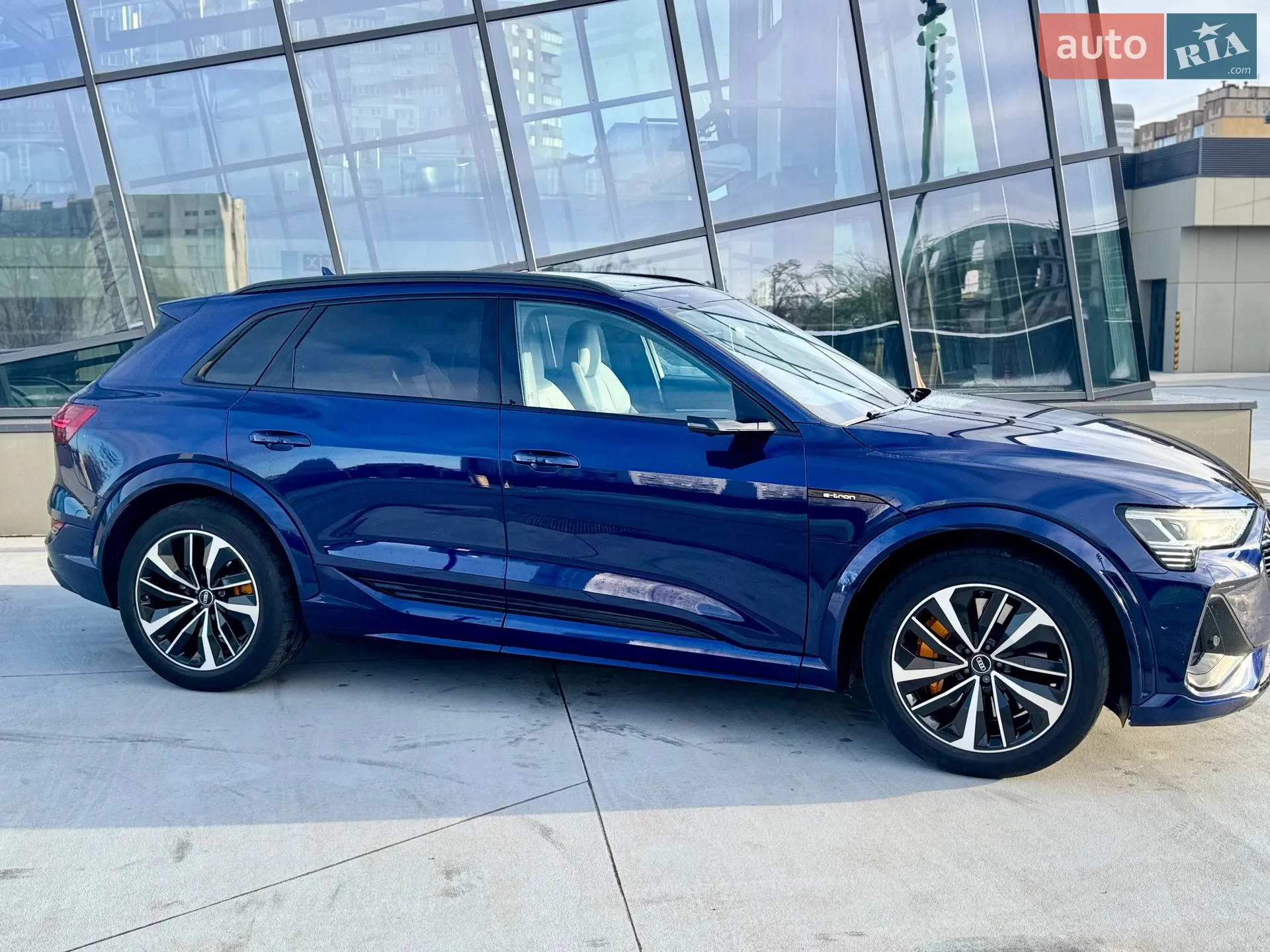 2022 Audi e-tron S - мініатюра 21