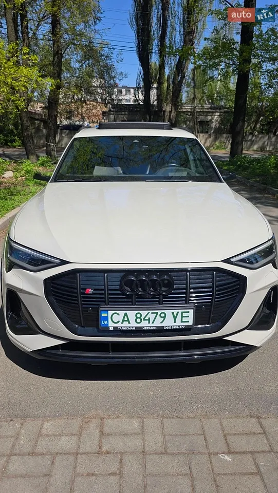 2021 Audi e-tron S - мініатюра 24