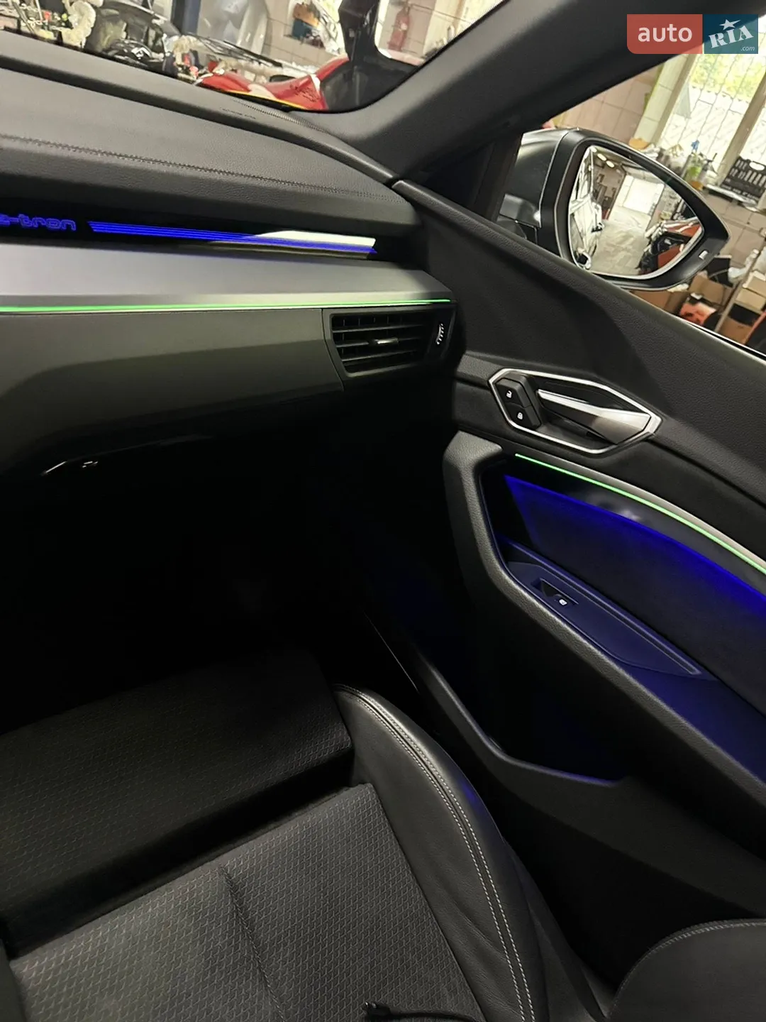 2022 Audi e-tron S - мініатюра 18
