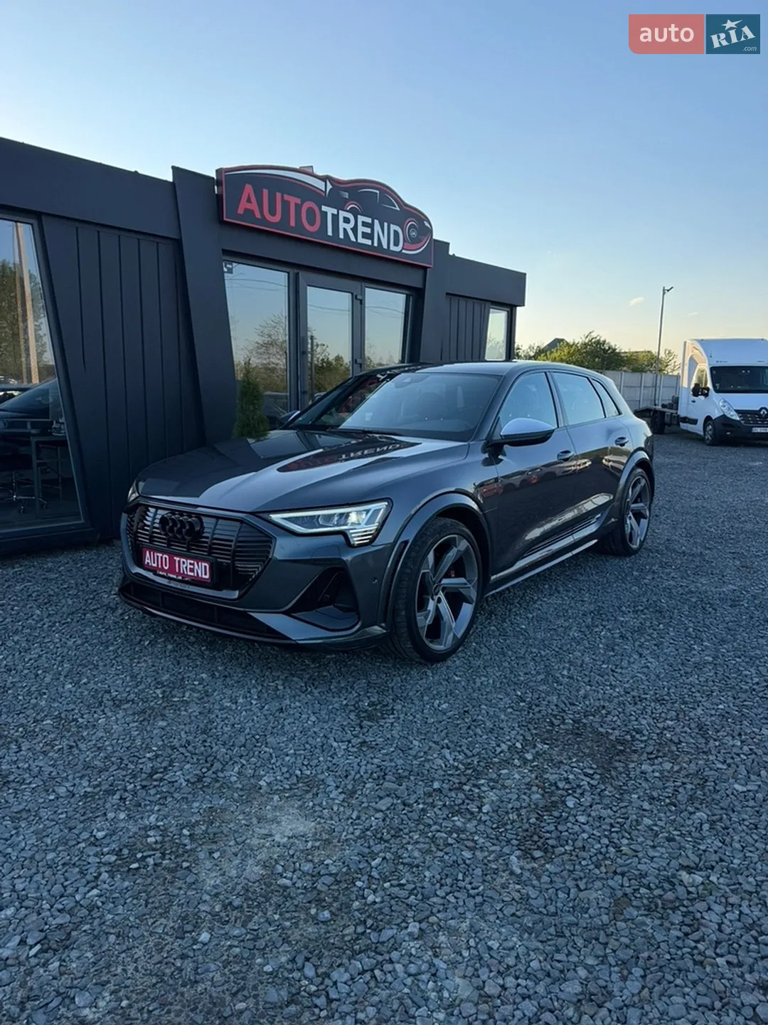 2022 Audi e-tron S - мініатюра 3