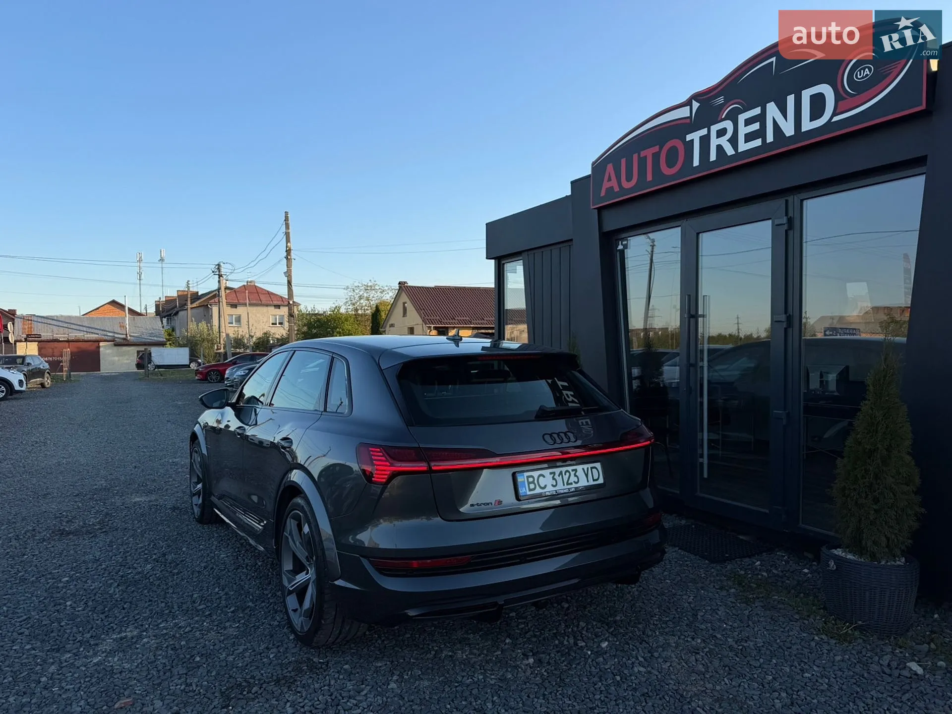 2022 Audi e-tron S - мініатюра 12
