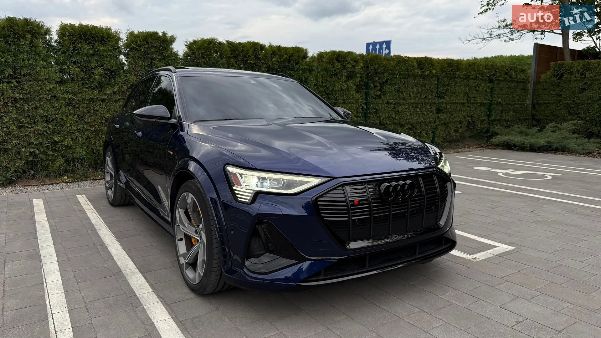 2022 Audi e-tron S - мініатюра 3