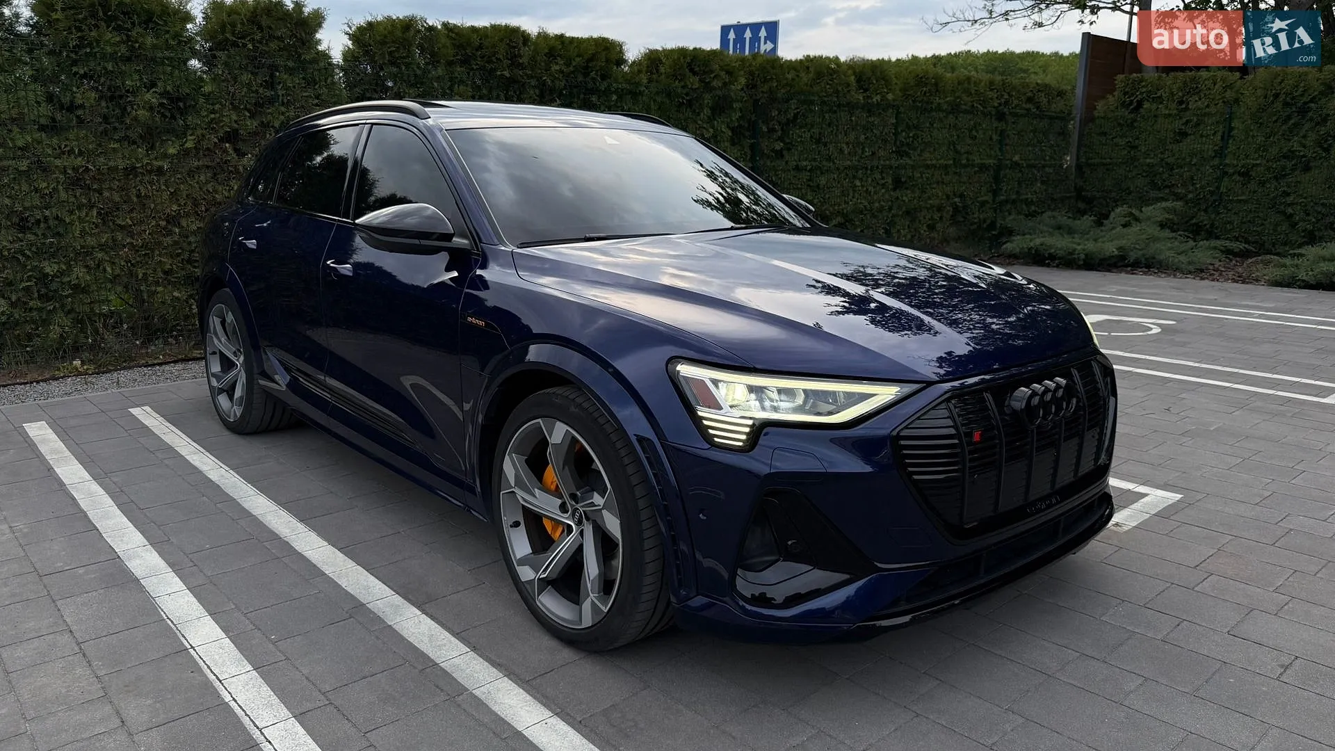 2022 Audi e-tron S - мініатюра 8