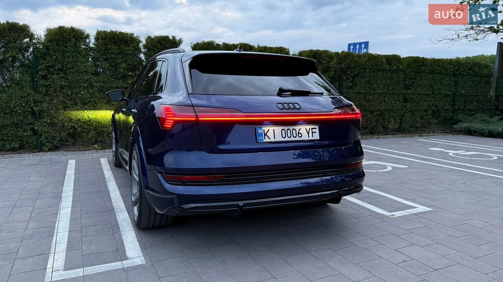 2022 Audi e-tron S - мініатюра 23