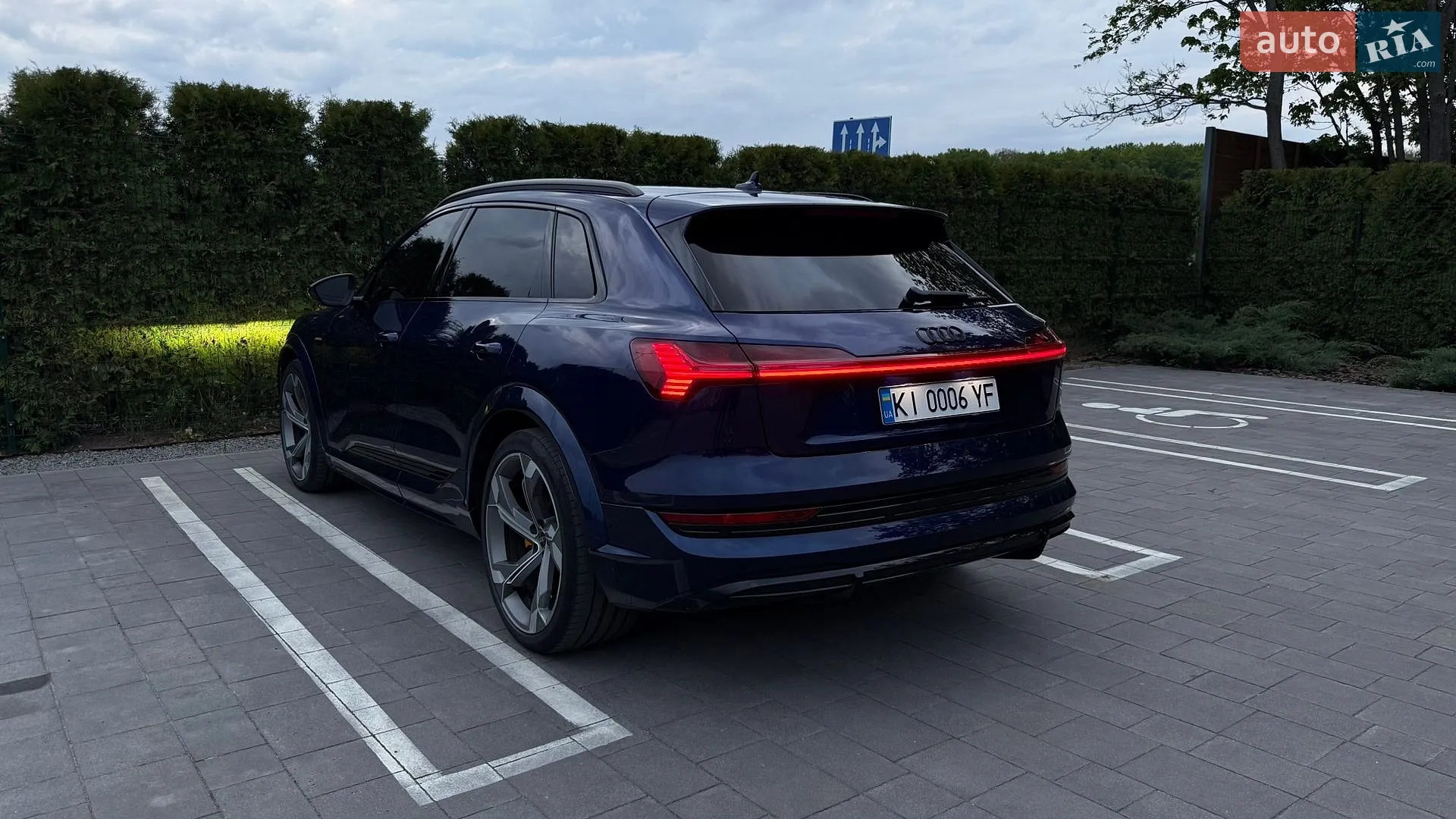 2022 Audi e-tron S - мініатюра 19