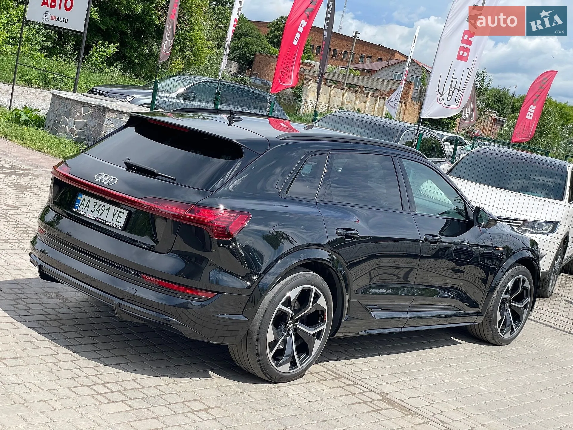 2022 Audi e-tron S - мініатюра 16
